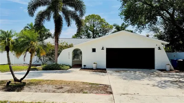 6073 Tanglewood Drive NE, St Petersburg, FL, 33703