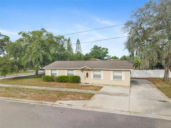 1221 E Court Street, Tarpon Springs, FL, 34689
