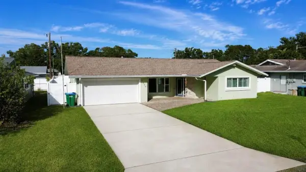 5669 45th Avenue N, Kenneth City, FL, 33709