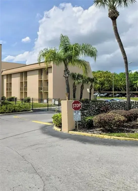 5820 N Church Avenue, Unit 348, Tampa, FL, 33614