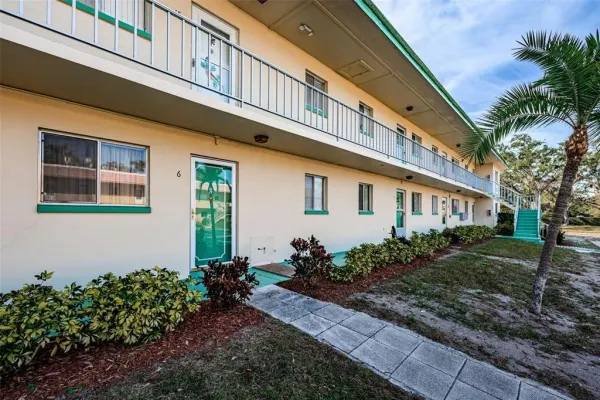 2001 Greenbriar Boulevard, Unit 6, Clearwater, FL, 33763