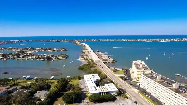 50 Harbor View Lane, Unit 11, Belleair Bluffs, FL, 33770
