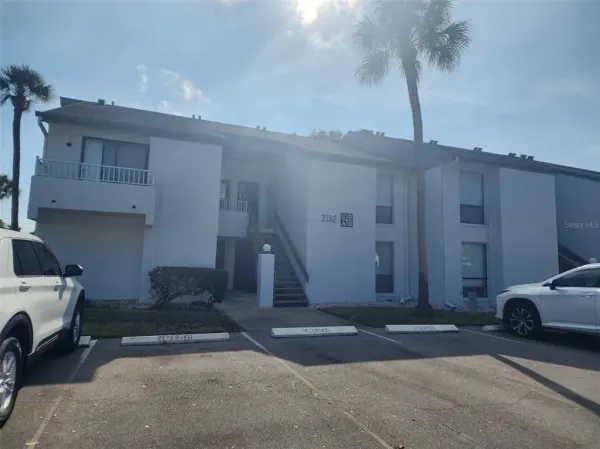 2132 Lakewood Club Drive S, Unit 8b, St Petersburg, FL, 33712