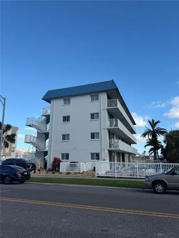 800 Bayway Boulevard, Unit 16, Clearwater Beach, FL, 33767