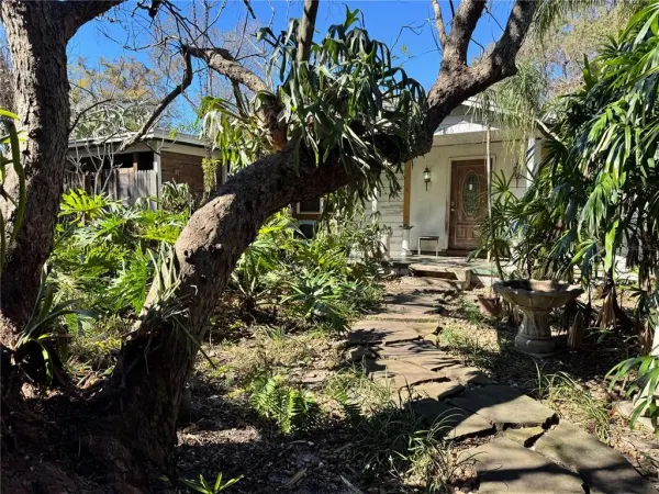 8716 N Temple Avenue, Tampa, FL, 33617