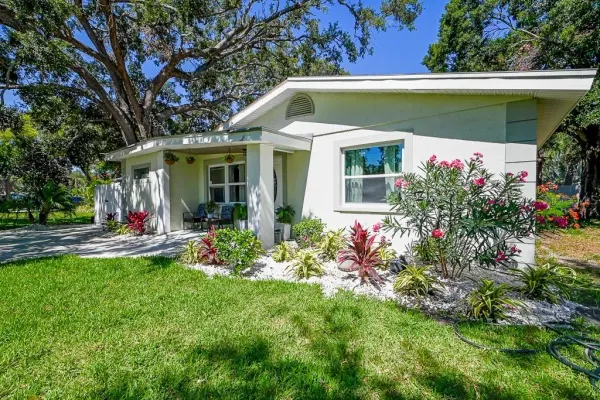 1826 Country Club Road N, St Petersburg, FL, 33710