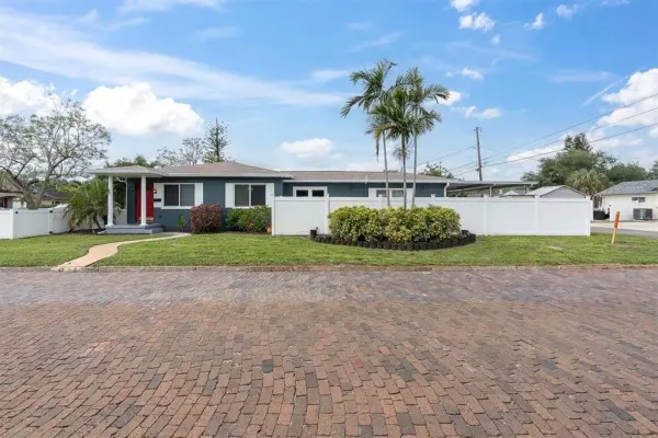200 62nd Street N, St Petersburg, FL, 33710