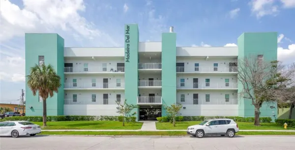 15305 1st Street E, Unit 202, Madeira Beach, FL, 33708