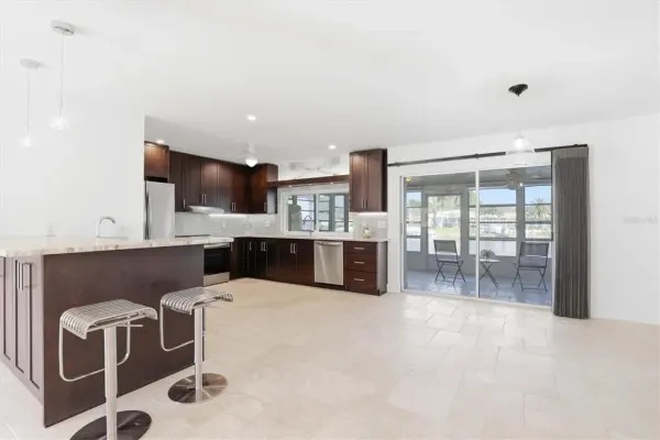 6537 Cape Hatteras Way NE, Unit 4, St Petersburg, FL, 33702