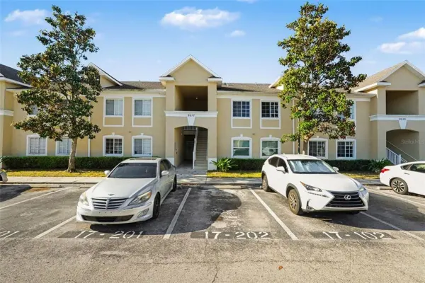 9517 Amberdale Court, Unit 102, Riverview, FL, 33578