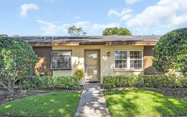 860 Maclaren Drive N, Unit B, Palm Harbor, FL, 34684