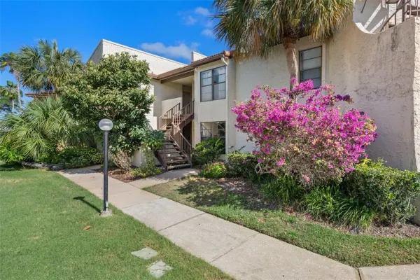2571 Cyprus Drive, Unit 1-201, Palm Harbor, FL, 34684