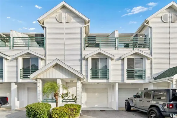 320 Island Way, Unit 304, Clearwater Beach, FL, 33767