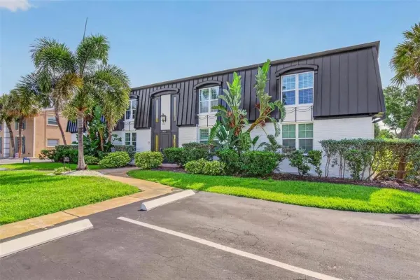 1065 Eden Isle Boulevard NE, Unit 2, St Petersburg, FL, 33704