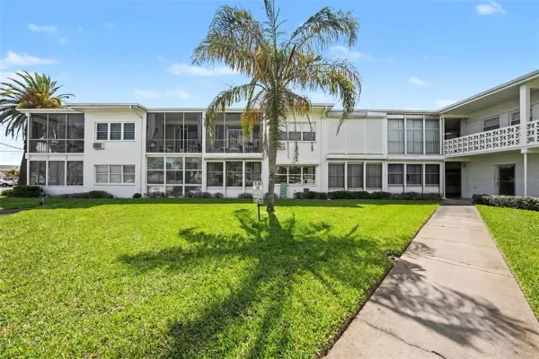 7050 Sunset Way, Unit 11, St Pete Beach, FL, 33706