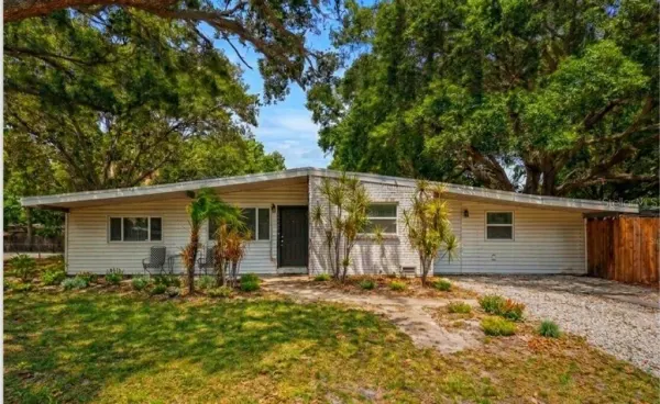 4437 W Bay Avenue, Tampa, FL, 33616