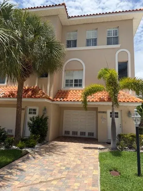 200 Brightwater Drive, Unit 10, Clearwater Beach, FL, 33767