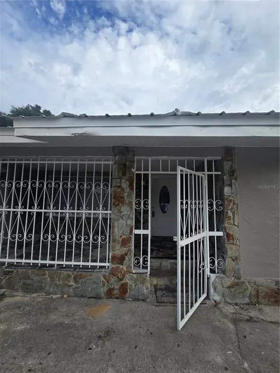 3905 E Osborne Avenue, Tampa, FL, 33610