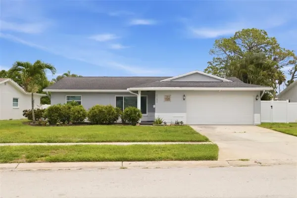 6085 Tanglewood Drive NE, St Petersburg, FL, 33703