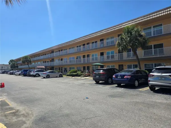 6400 46th Avenue N, Unit 301, Kenneth City, FL, 33709