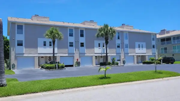 255 Capri Circle N, Unit 17, Treasure Island, FL, 33706