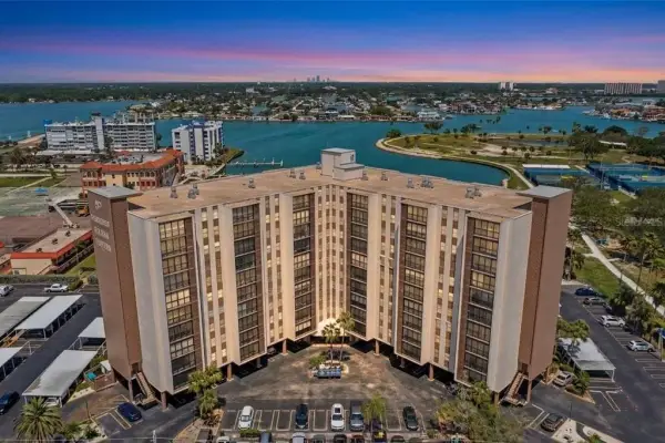 10355 Paradise Boulevard, Unit 512, Treasure Island, FL, 33706