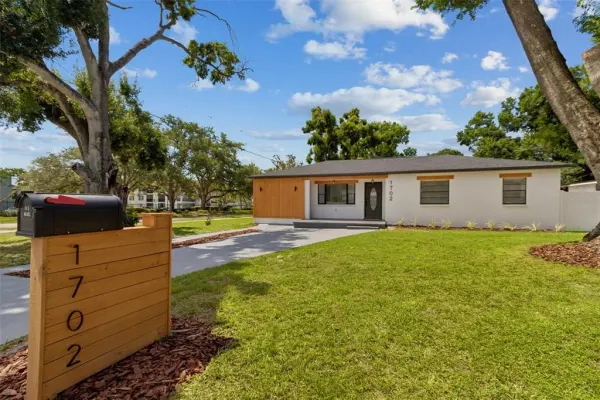 1702 W Johnston Avenue, Tampa, FL, 33603