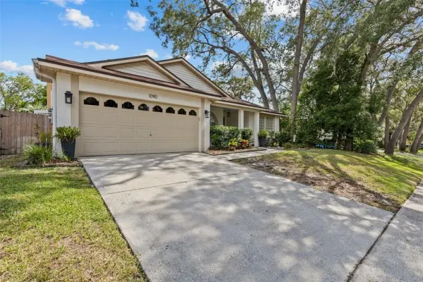 1090 Rolling Oaks Avenue, Tarpon Springs, FL, 34689