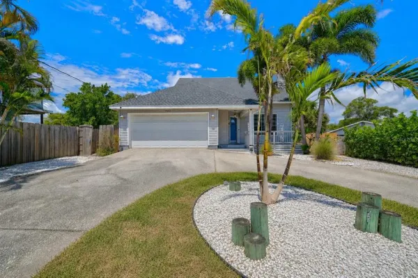 703 Riverside Drive, Tarpon Springs, FL, 34689