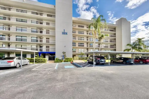 1324 Pasadena Avenue S, Unit 204, South Pasadena, FL, 33707