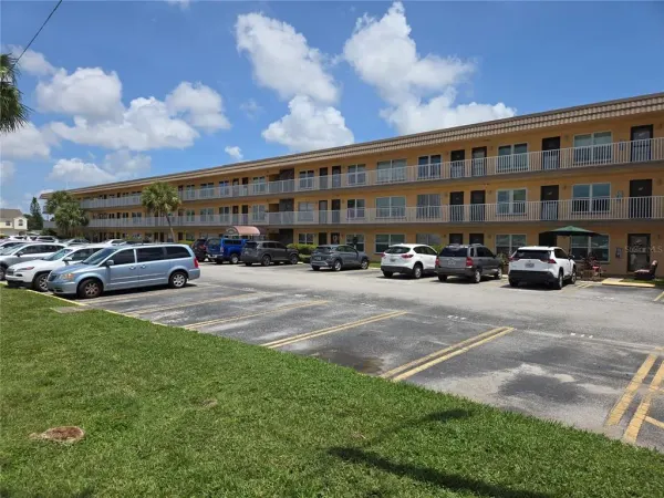 6400 46th Avenue N, Unit 305, Kenneth City, FL, 33709