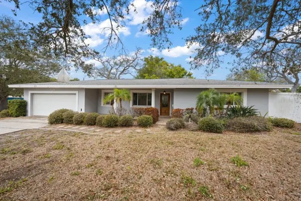 230 Garden Circle, Belleair, FL, 33756