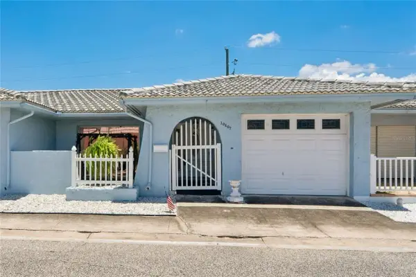 10407 Larchmont Place N, Unit 218, Pinellas Park, FL, 33782