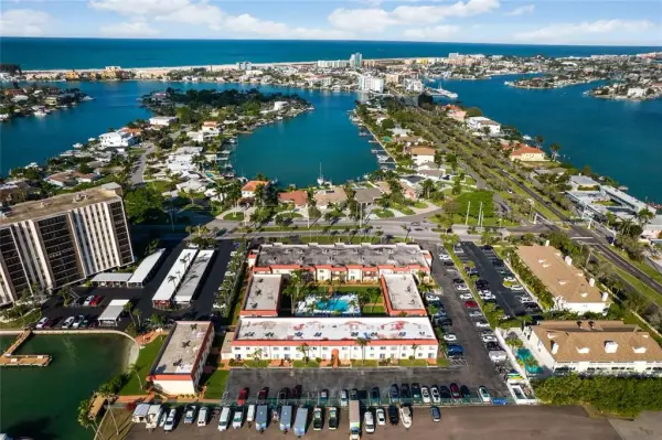 10365 Paradise Boulevard, Unit 16, Treasure Island, FL, 33706