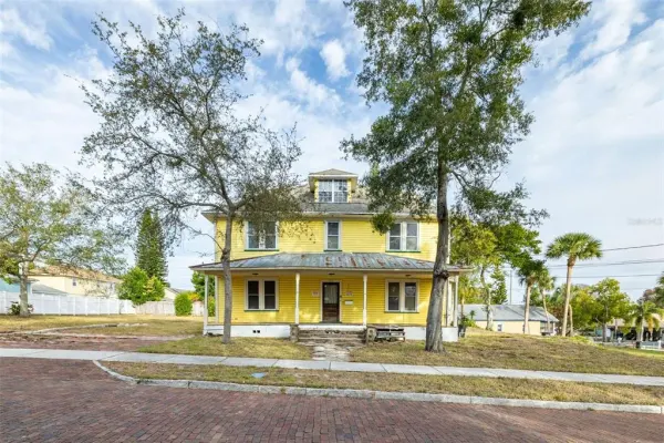 553 Division Street, Tarpon Springs, FL, 34689