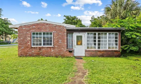 901 NE 16th Place, Fort Lauderdale, FL 33305