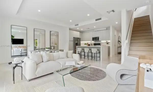 1567 NW 94th Way 10, Coral Springs, FL 33071