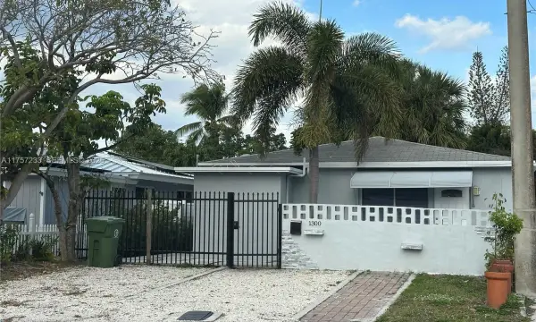 1300 NW 7th Terrace, Fort Lauderdale, FL 33311