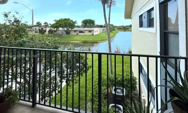 1484 Lake Crystal Drive E E, West Palm Beach, FL 33411