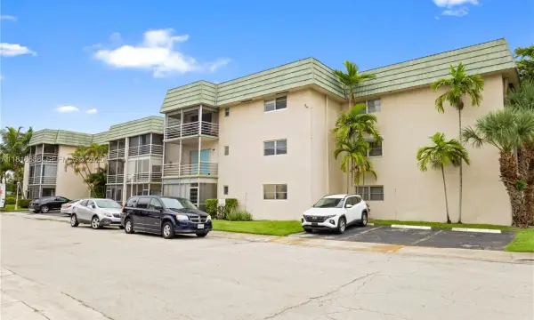 5790 Stirling 212, Hollywood, FL 33021
