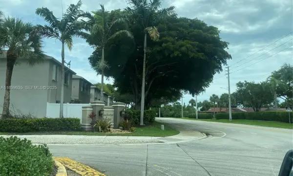 6006 Plum Place, Tamarac, FL 33321