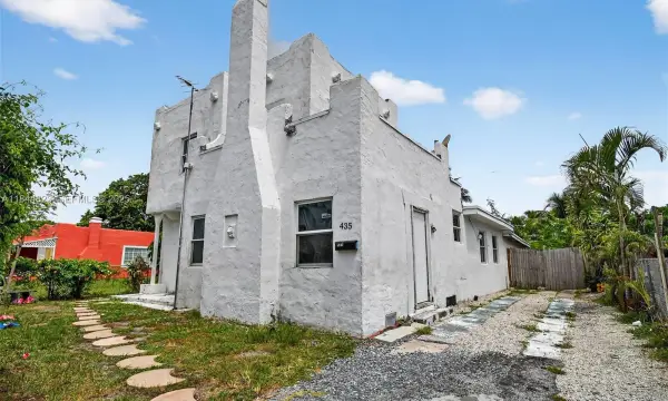 435 Avenida Alegre, West Palm Beach, FL 33405