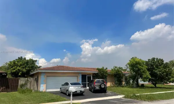 8203 NW 73rd Terrace, Tamarac, FL 33321