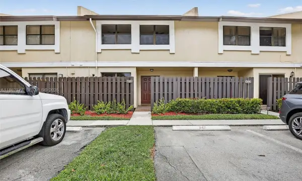 340 SW 97th Avenue, Pembroke Pines, FL 33025