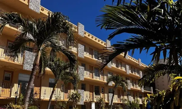 2145 Pierce Street 105, Hollywood, FL 33020