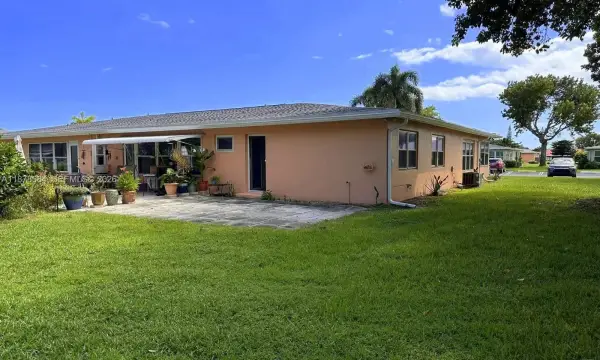 285 N High Point Boulevard A, Boynton Beach, FL 33435