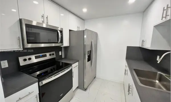 200 SW 132nd Way 203l, Pembroke Pines, FL 33027