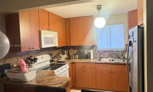 6900 SW 39th Street 106j, Davie, FL 33314