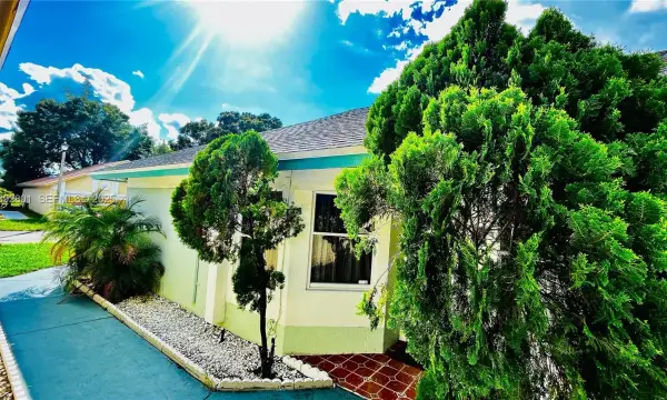 1010 W Jasmine Lane, North Lauderdale, FL 33068