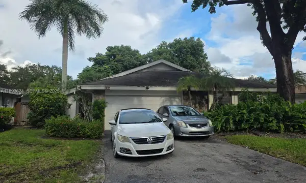106 Kensington Road, Hollywood, FL 33021